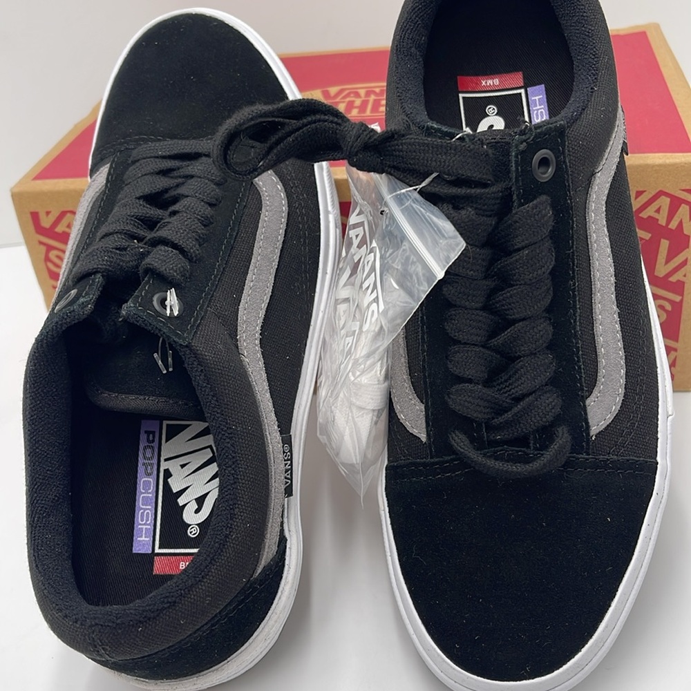 Vans WMNS Black and Gray Sneakers Bmx Old Skool
Black/Gray/White
VN0A5JIP9BG - Picture 12 of 16